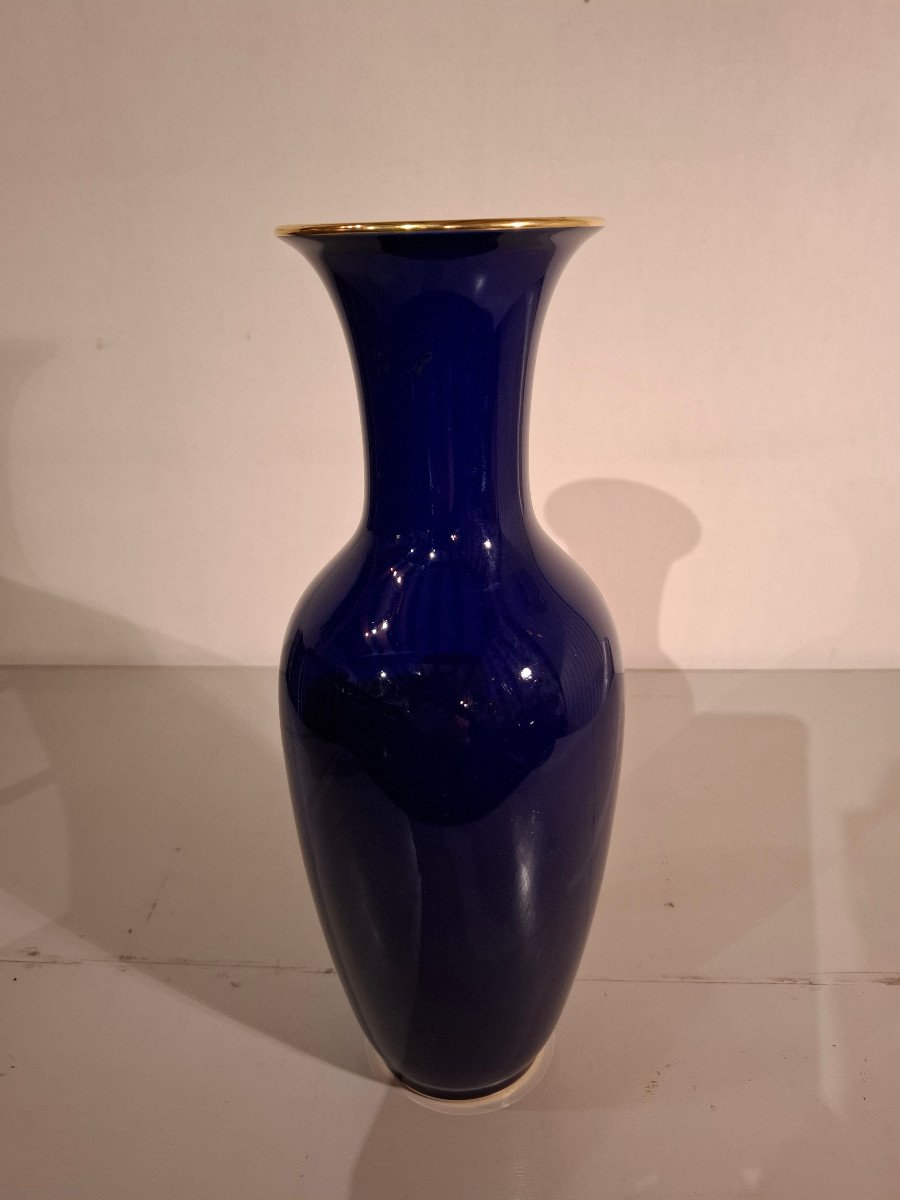 Vase Bleu De Cobalt De La Manufacture Nationale De Sèvres, D’époque XXème Siècle.