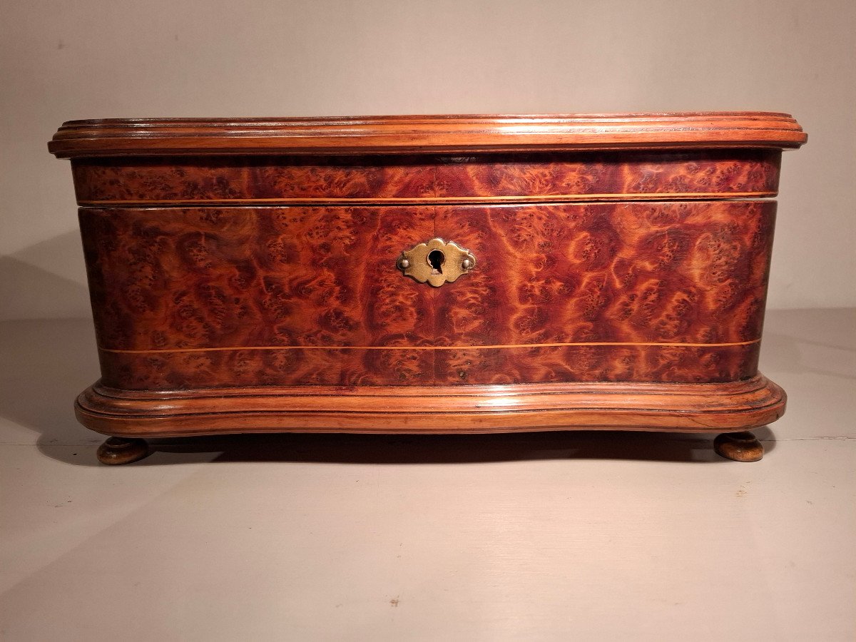 19th Century Light Wood And Thuya Burl Marquetry Box.-photo-2