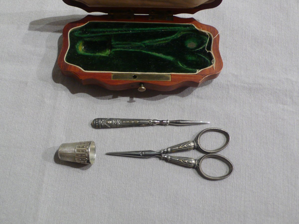 Sewing Kit In Rosewood Case.-photo-3