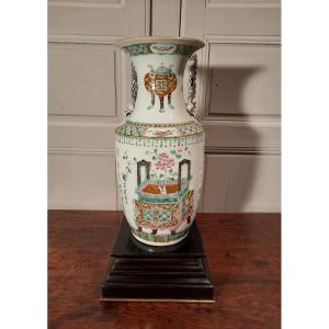 Vase En Porcelaine, Chine D’époque XIXème Siècle.