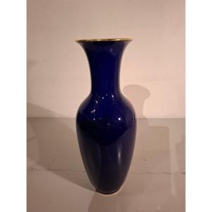 Vase Bleu De Cobalt De La Manufacture Nationale De Sèvres, D’époque XXème Siècle.