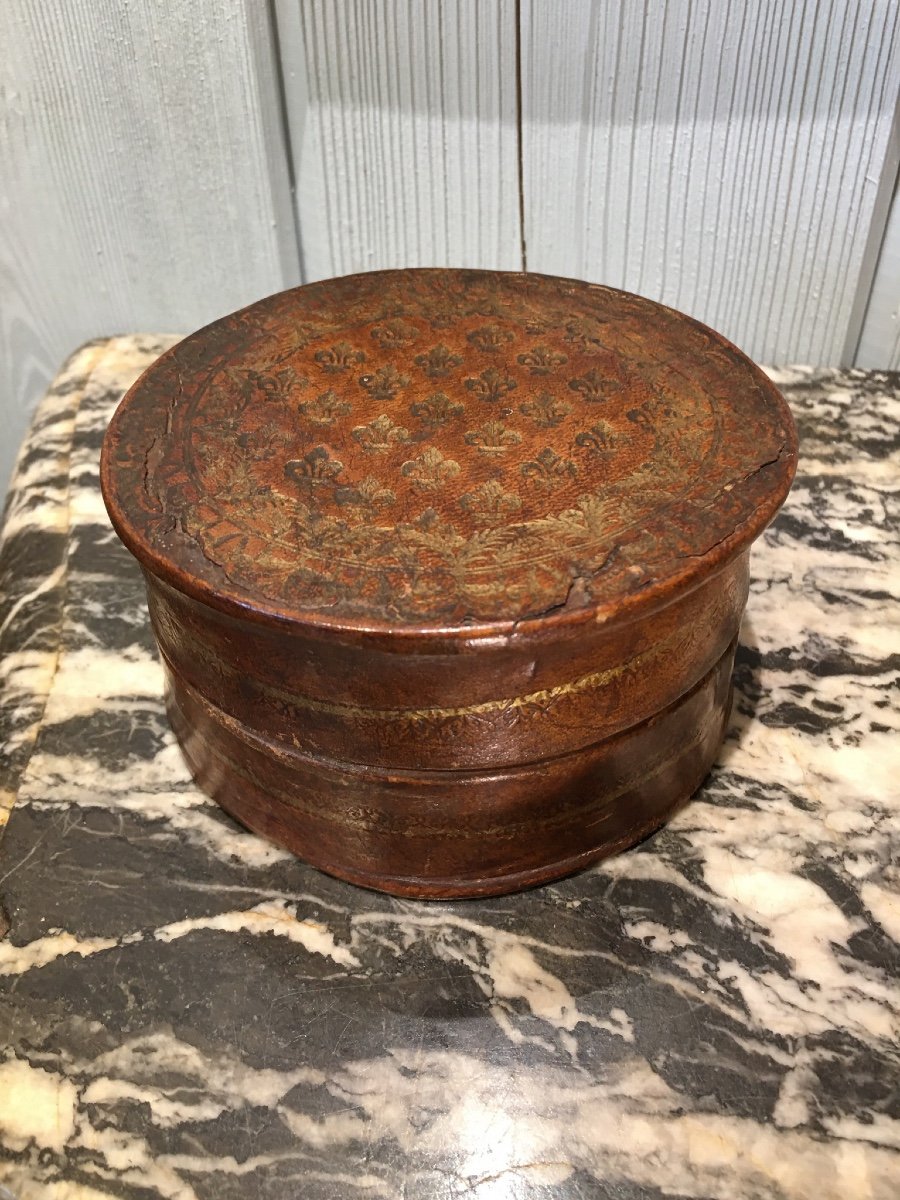 Powder Box Leather Struck With Gold Fleurs De Lys 18 Eme-photo-2