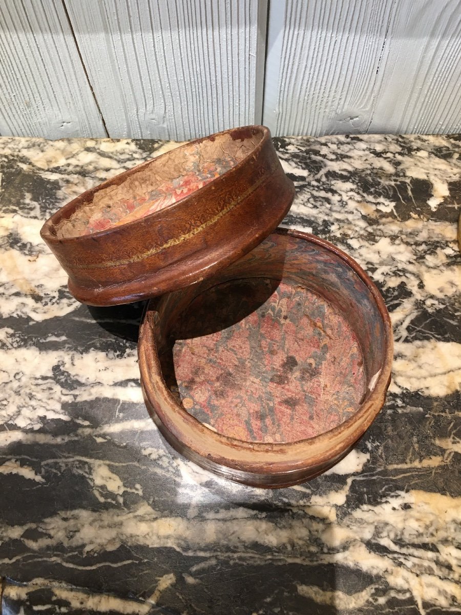 Powder Box Leather Struck With Gold Fleurs De Lys 18 Eme-photo-4