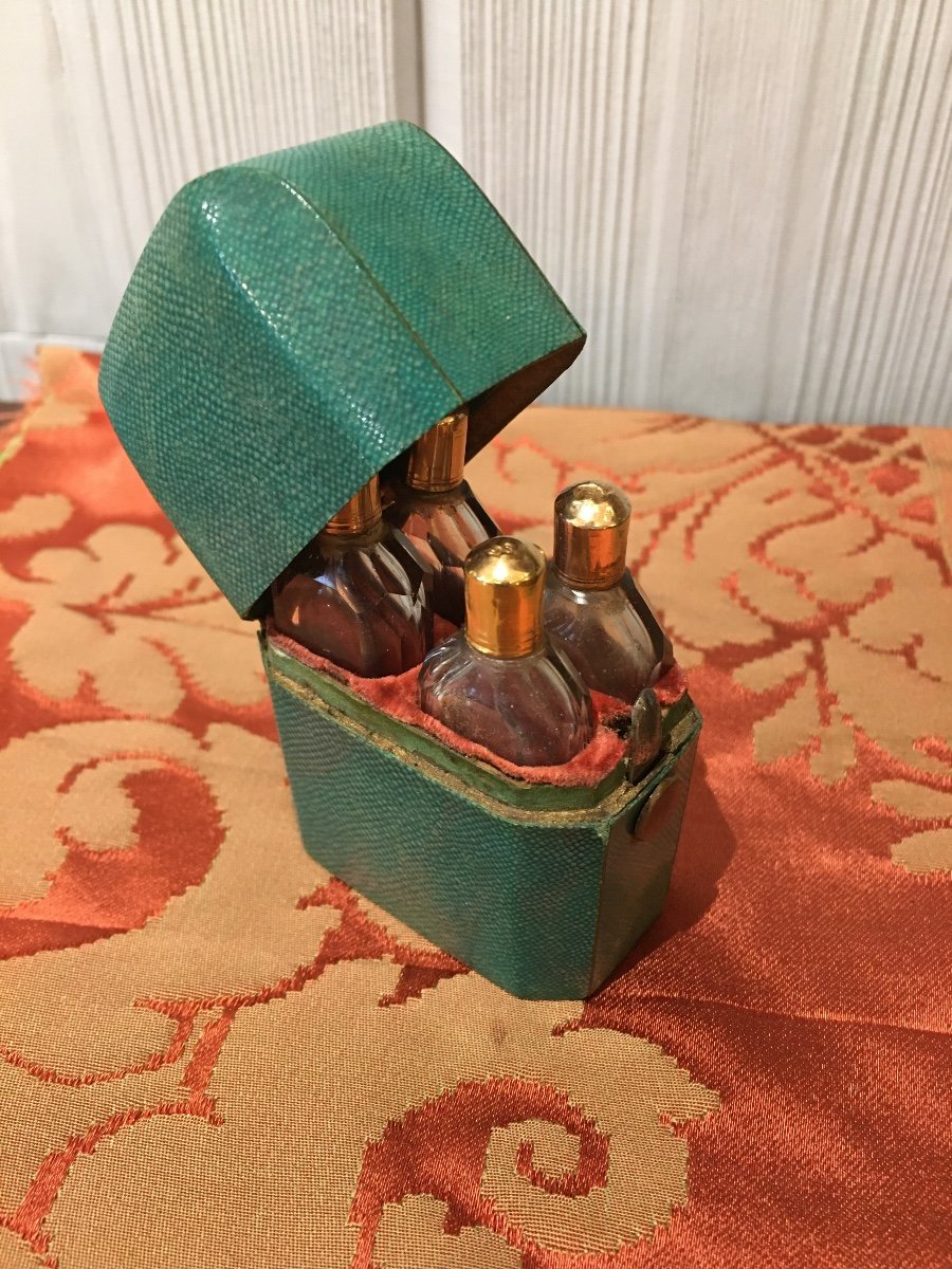 Perfume Set In Shagreen 18th