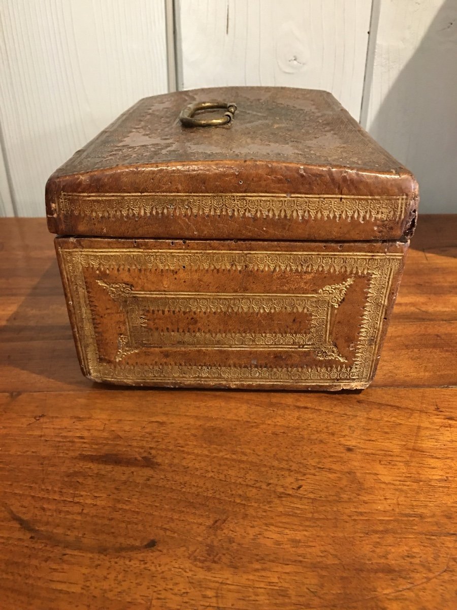 Fauve Leather Box Struck With Gold 17th Century -photo-4