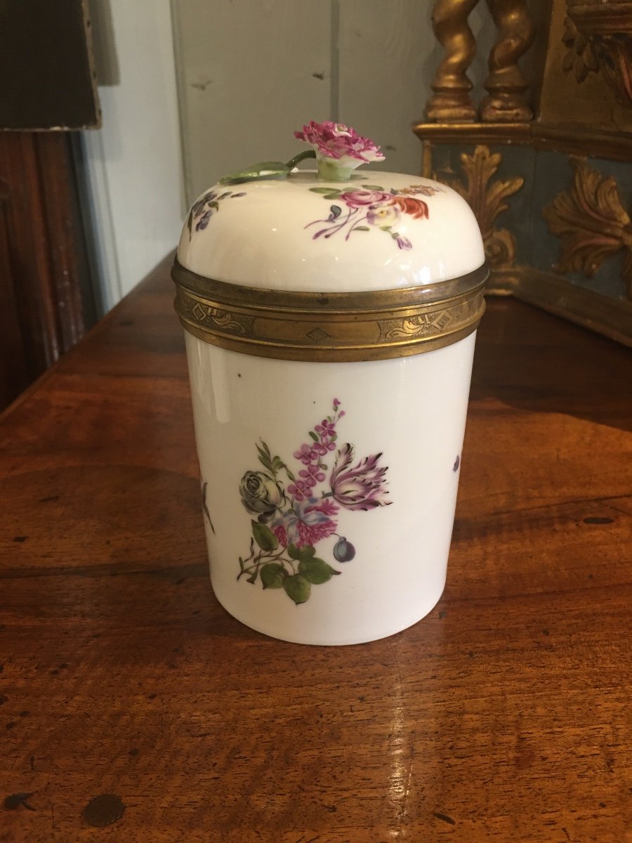 18th Century Locré Porcelain Covered Pot-photo-2