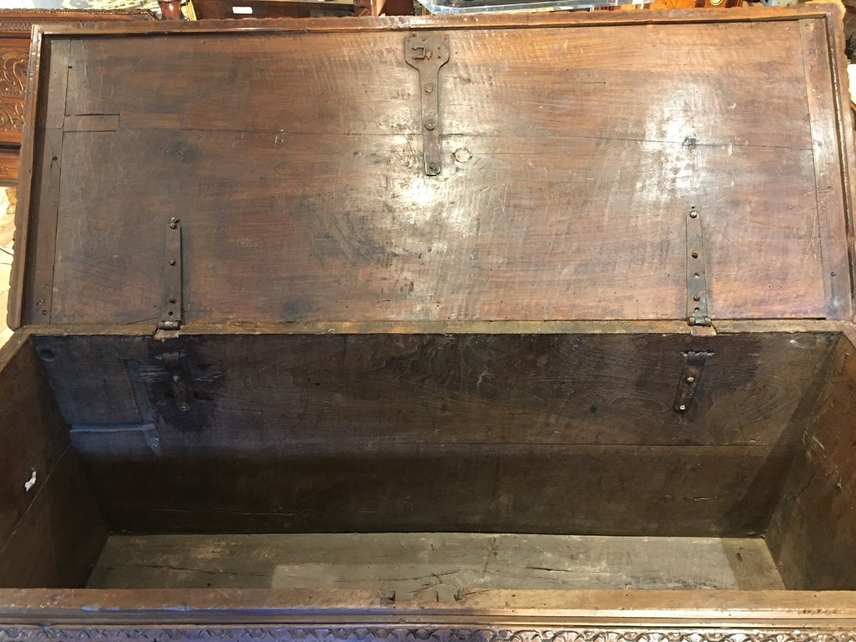 17th Century Carved Walnut Chest -photo-3