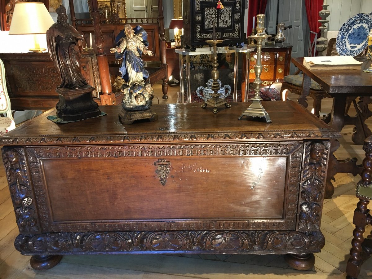 17th Century Carved Walnut Chest -photo-4