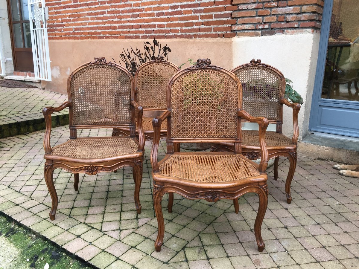 Suite De 4 Fauteuils Cannés L.xv Noyer 18 Eme