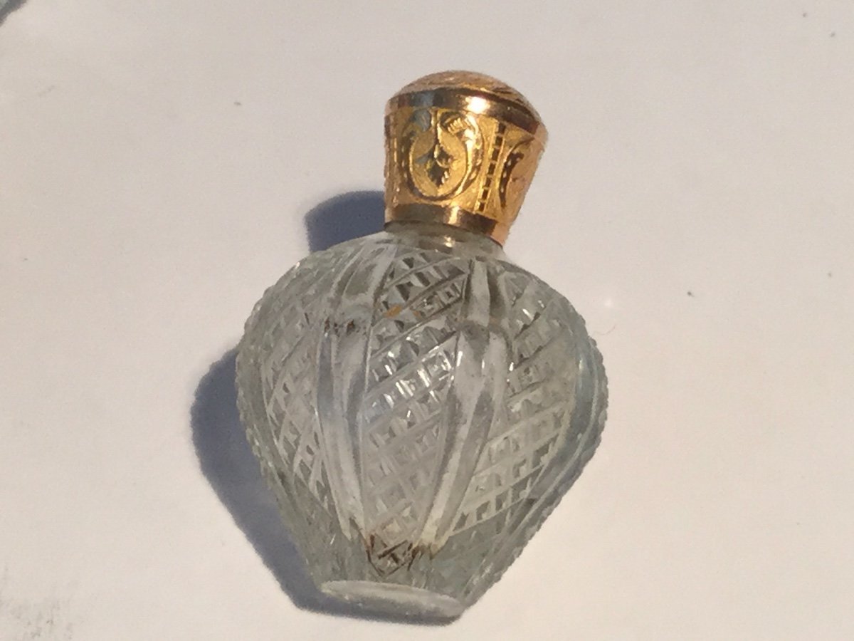 The Holy Grail For Perfume Collectors. 3 Small Bottles + Their 18 K Gold Funnel-photo-2