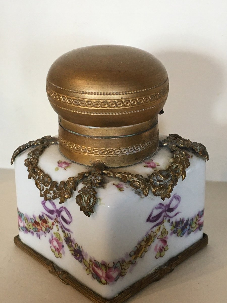 Inkwell In Porcelain And Gilt Brass In The Taste Of Sèvres (or Sèvres) 19th Century.-photo-2