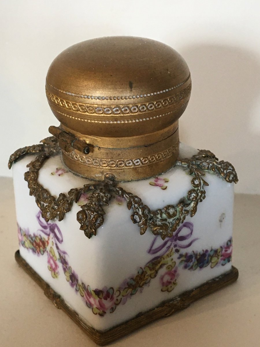 Inkwell In Porcelain And Gilt Brass In The Taste Of Sèvres (or Sèvres) 19th Century.-photo-3