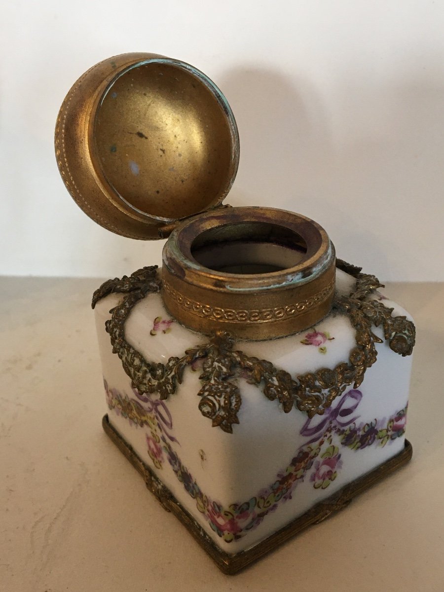 Inkwell In Porcelain And Gilt Brass In The Taste Of Sèvres (or Sèvres) 19th Century.-photo-4