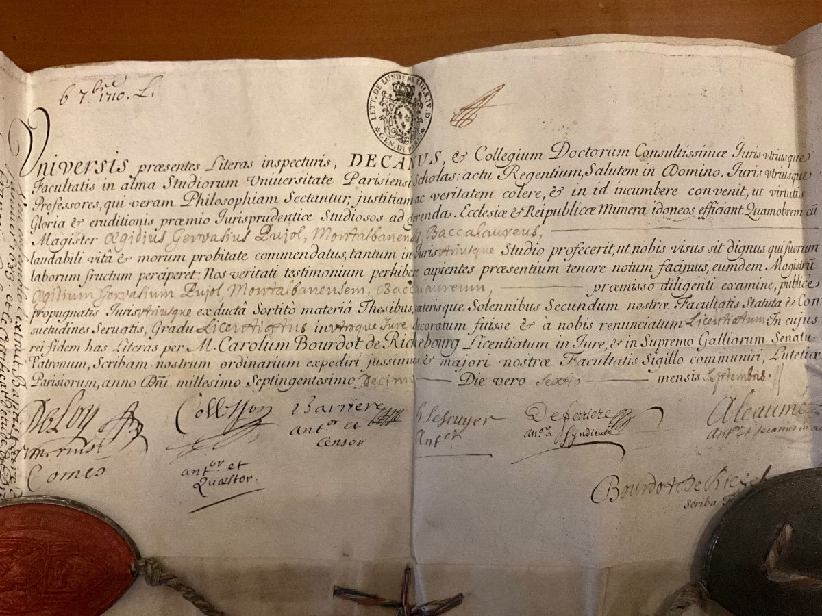 Deux Manuscrits Sur Velin Et Leurs Sceaux , Datés 1709 Et 1710 . Diplomé D’un Médecin .-photo-1