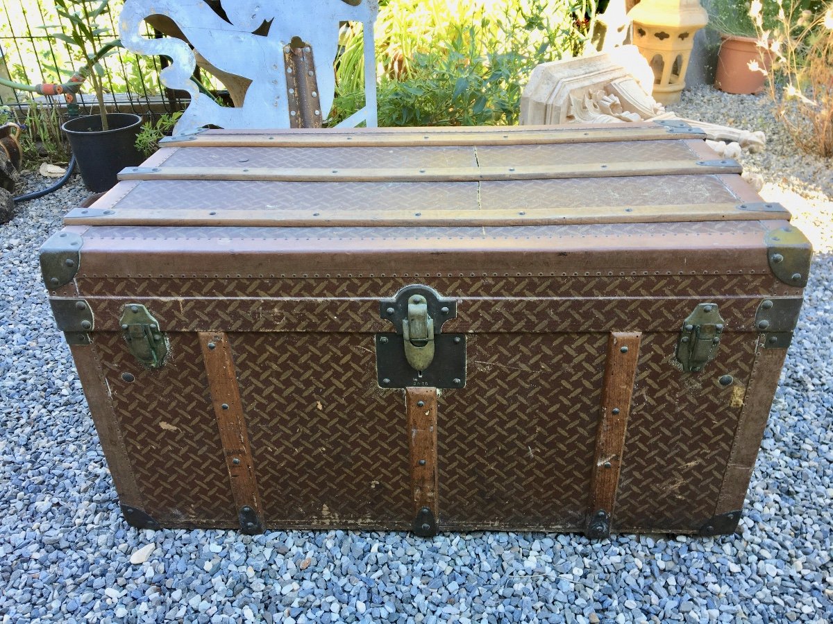 Old Travel Trunk. Made In Switzerland Graeser Lausanne-photo-2