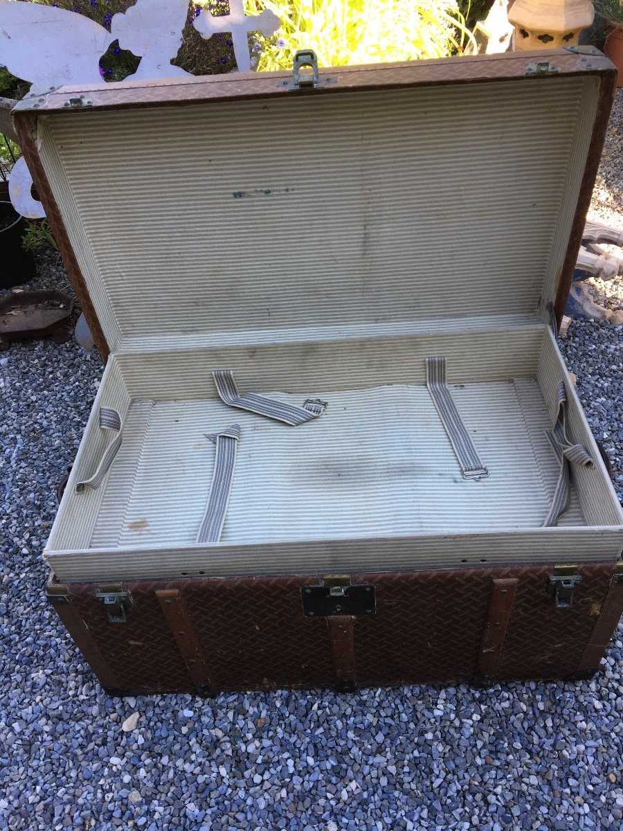 Old Travel Trunk. Made In Switzerland Graeser Lausanne-photo-2