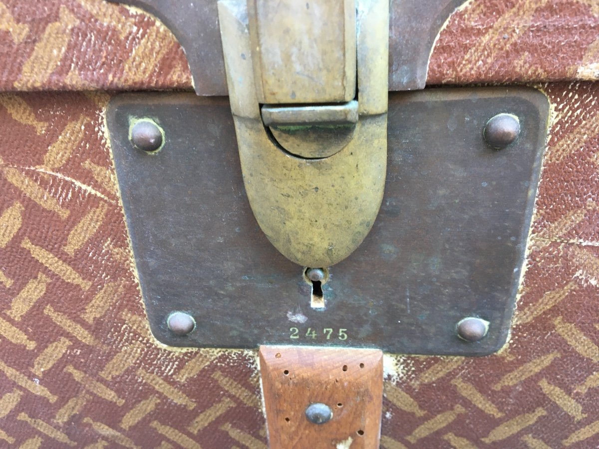 Old Travel Trunk. Made In Switzerland Graeser Lausanne-photo-4