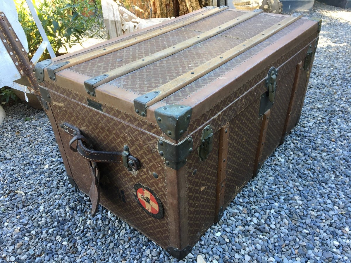 Old Travel Trunk. Made In Switzerland Graeser Lausanne