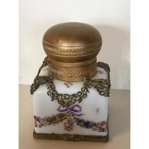 Inkwell In Porcelain And Gilt Brass In The Taste Of Sèvres (or Sèvres) 19th Century.