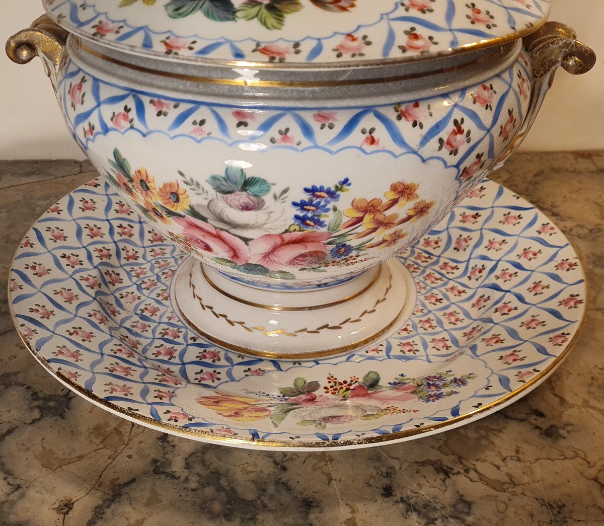 Soupière Avec Présentoir Porcelaine Collection Du Manoir De Vieillevie Sur Lot-photo-2