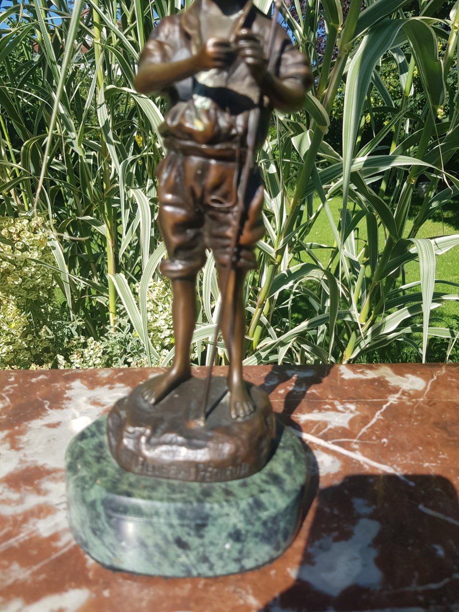 J.Bastiane, statue en bronze figurant un heureux pêcheur -photo-3