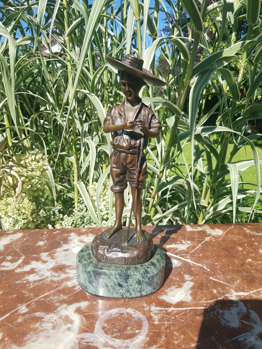 J.Bastiane, statue en bronze figurant un heureux pêcheur 