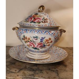 Tureen With Porcelain Display Stand Collection Of Manoir De Vieillevie Sur Lot