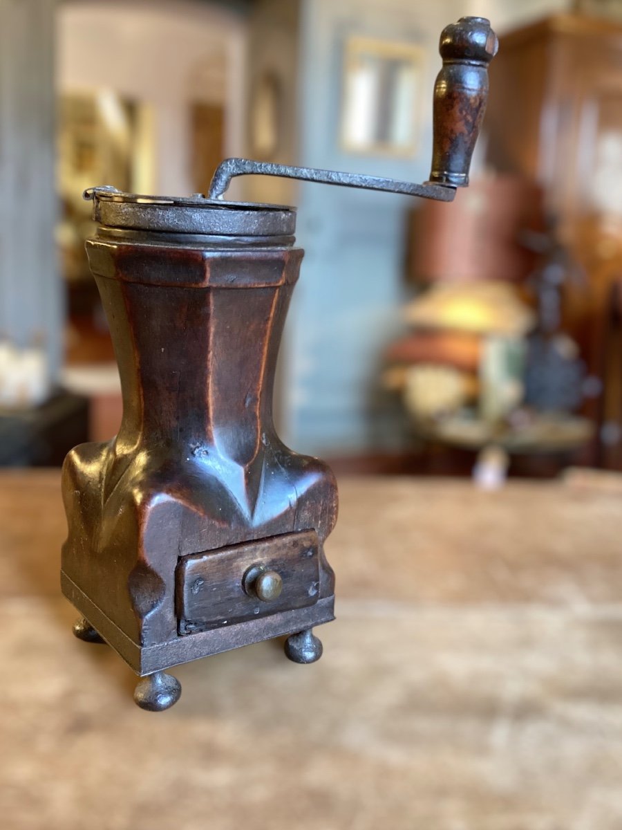 Louis XIV Coffee Grinder. 18th Century. -photo-2