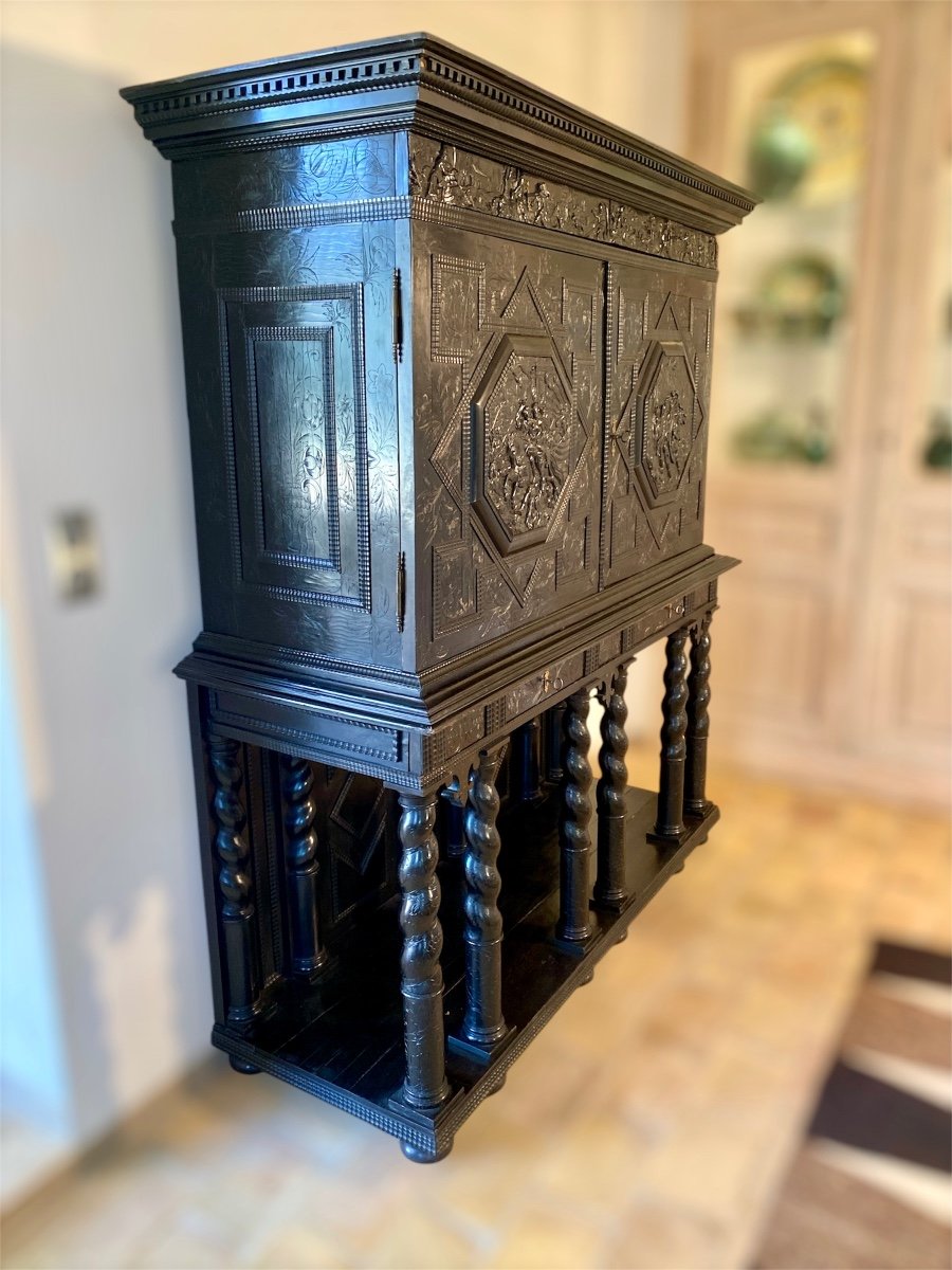 Large 17th Century Ebony Cabinet.  -photo-4