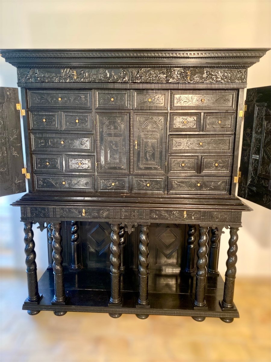 Large 17th Century Ebony Cabinet.  -photo-8