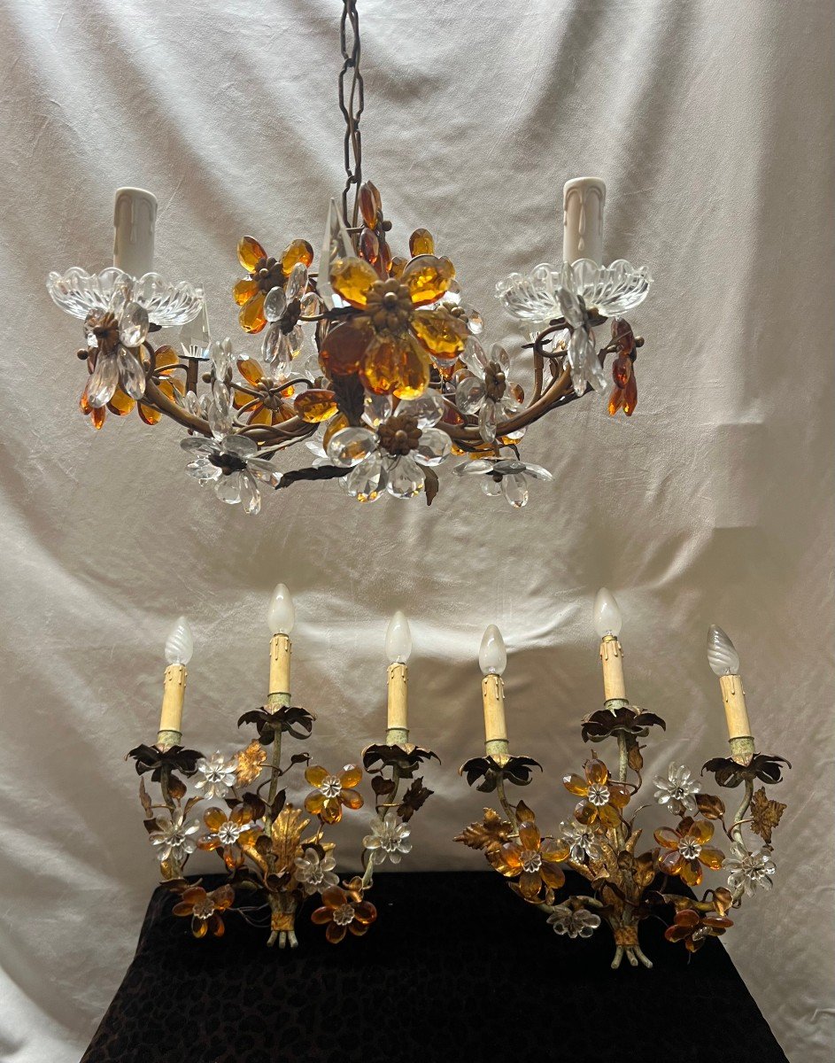 Pair Of Baguès Style Wall Lights With Crystal Flowers And Gold Sheet Metal-photo-7