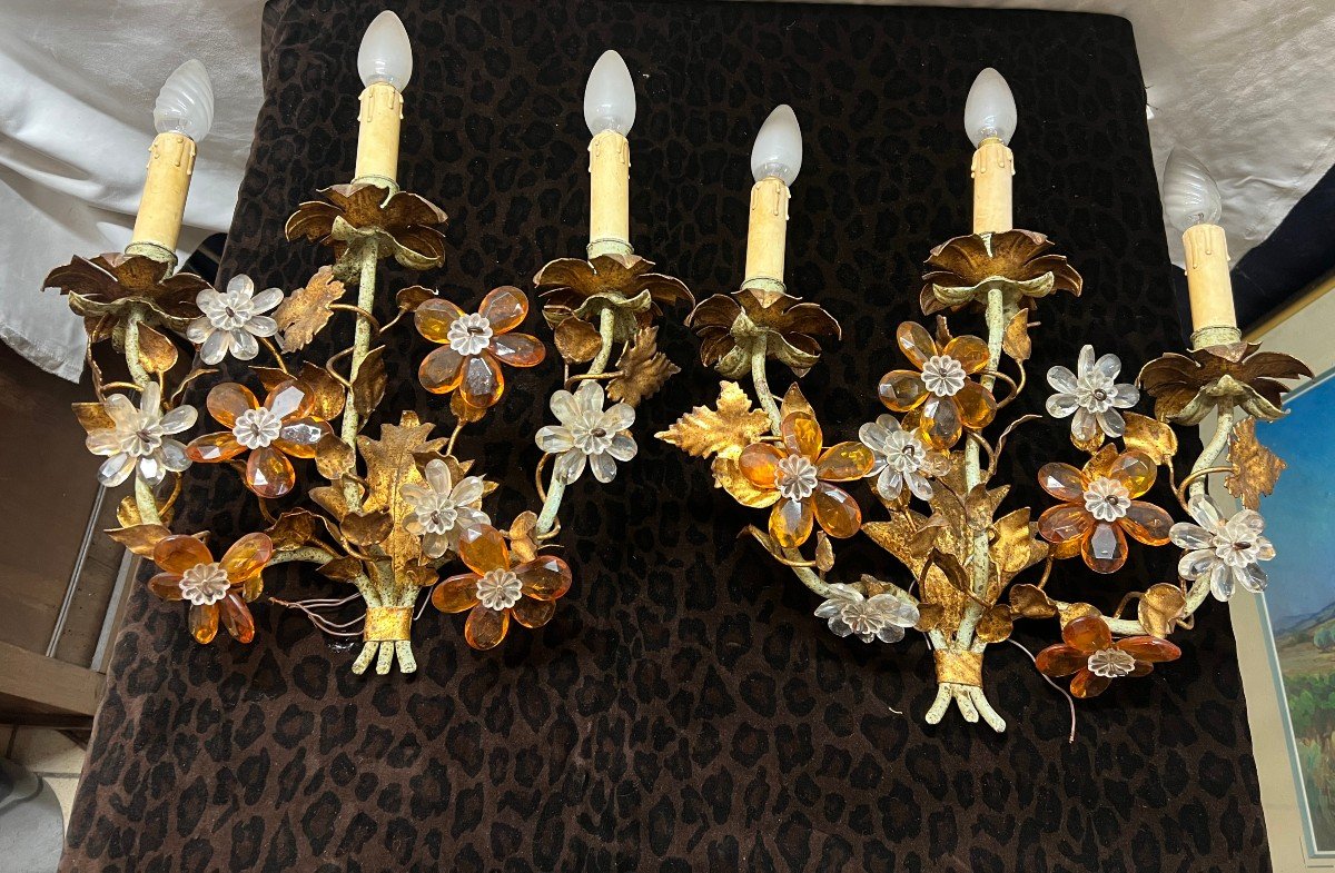 Pair Of Baguès Style Wall Lights With Crystal Flowers And Gold Sheet Metal