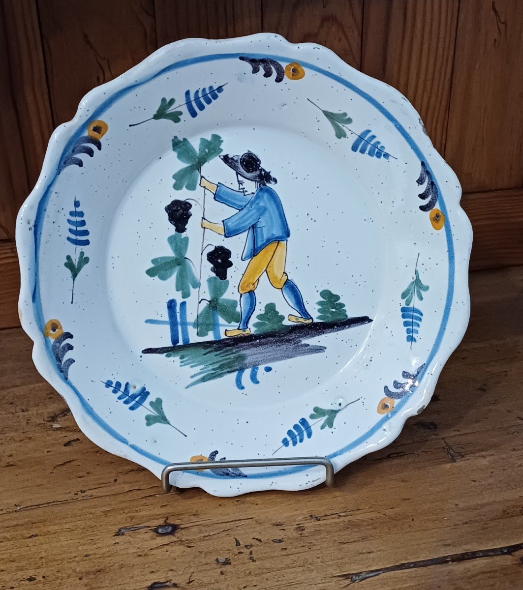 Assiette En Faïence Polychrome 19 E Nivernaise Sur Le Thème De La Vigne -photo-1