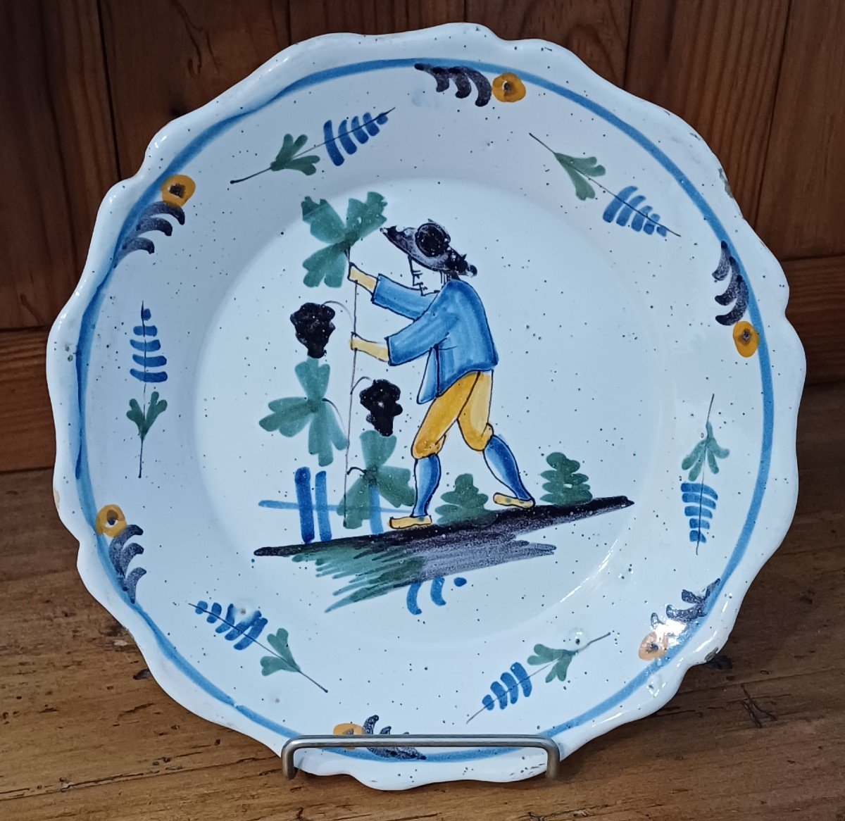 Assiette En Faïence Polychrome 19 E Nivernaise Sur Le Thème De La Vigne -photo-3