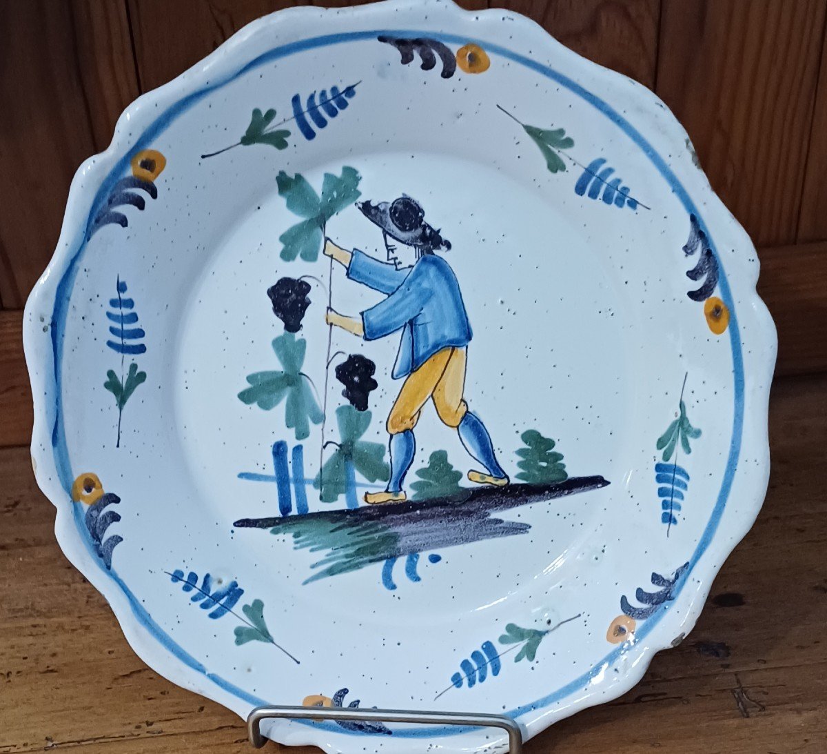 Assiette En Faïence Polychrome 19 E Nivernaise Sur Le Thème De La Vigne -photo-4