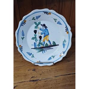 Polychrome Earthenware Plate 19th Century Nivernaise On The Theme Of The Vine 