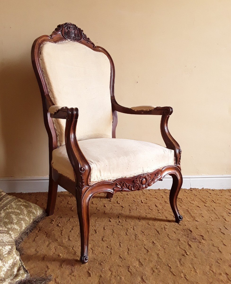 19th Century Armchair Carved With Coat Of Arms. -photo-2