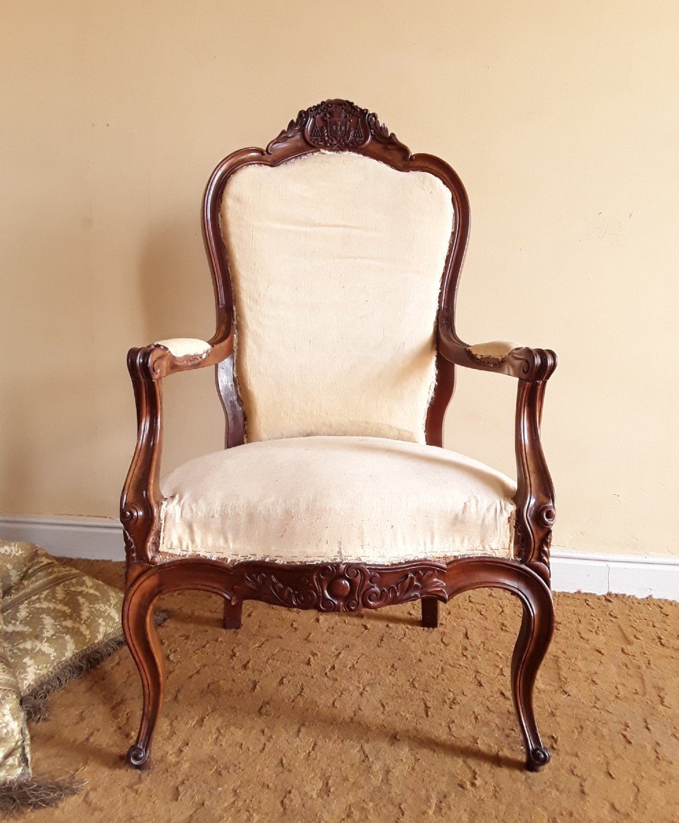 19th Century Armchair Carved With Coat Of Arms. -photo-4