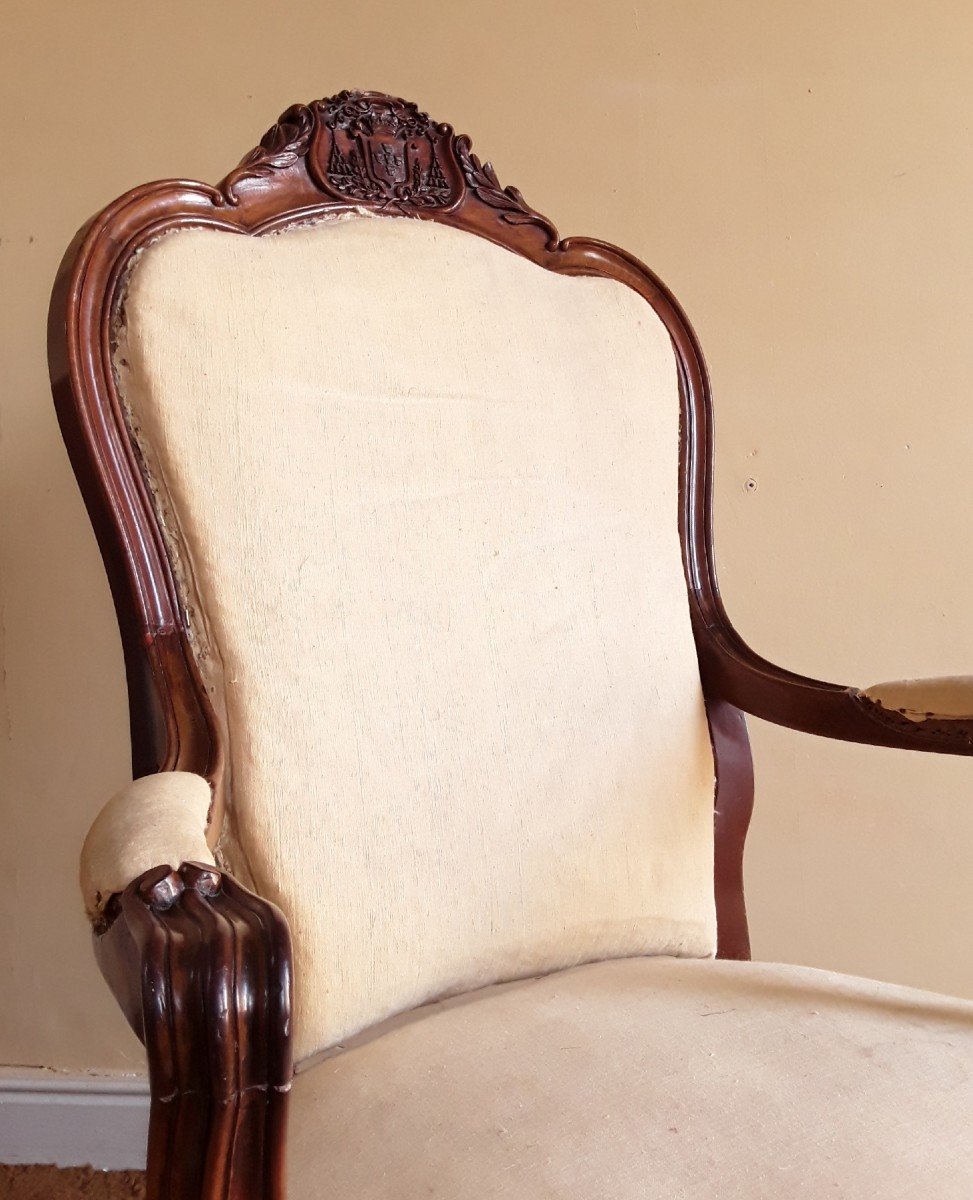 19th Century Armchair Carved With Coat Of Arms. -photo-5