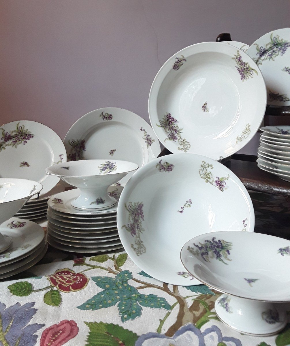 Service De Table En Porcelaine De Limoges.  (38pcs).-photo-4