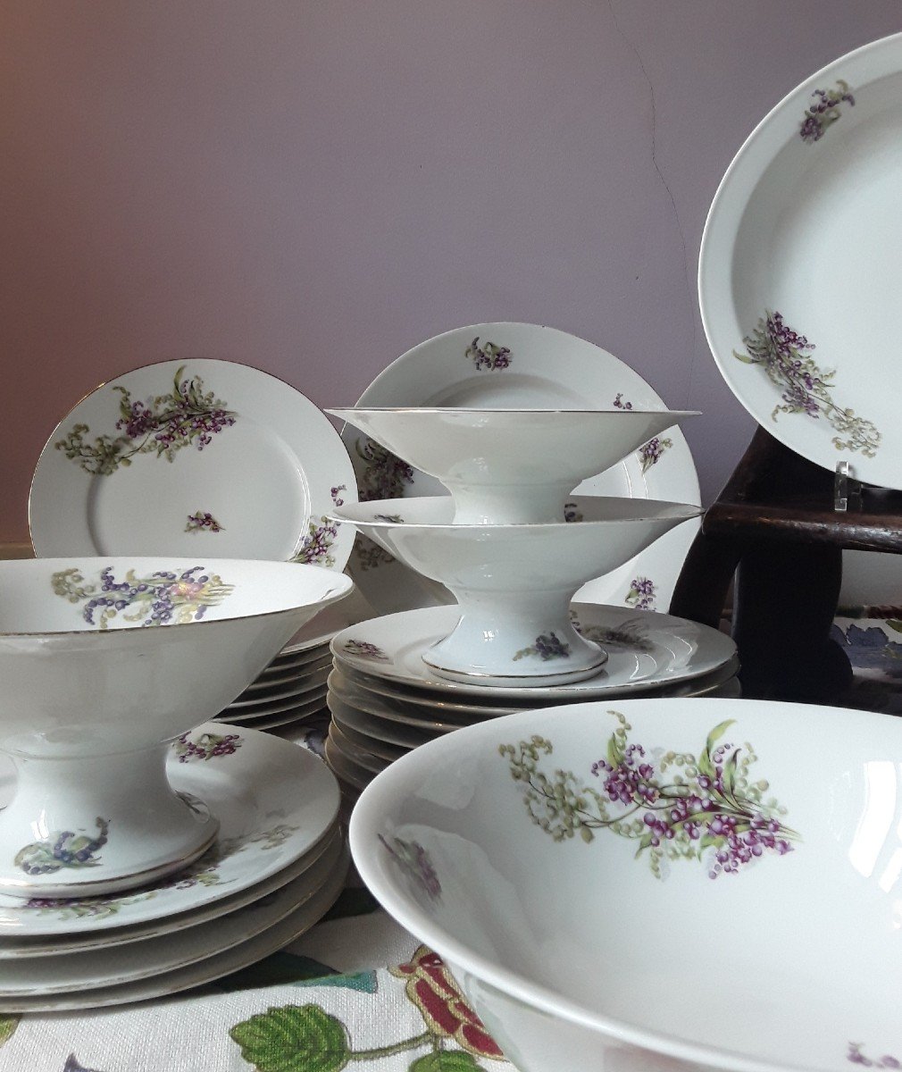 Service De Table En Porcelaine De Limoges.  (38pcs).-photo-2