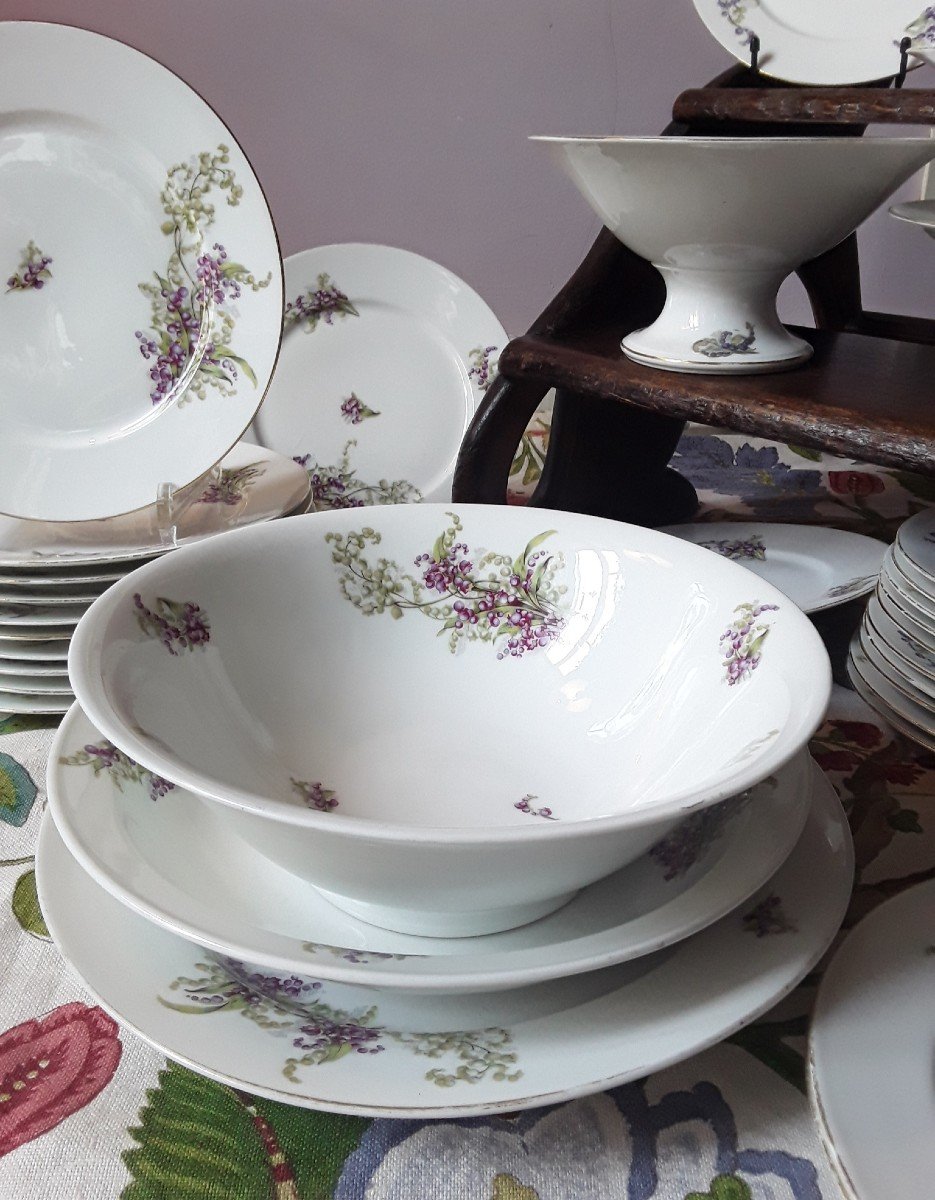 Service De Table En Porcelaine De Limoges.  (38pcs).-photo-3