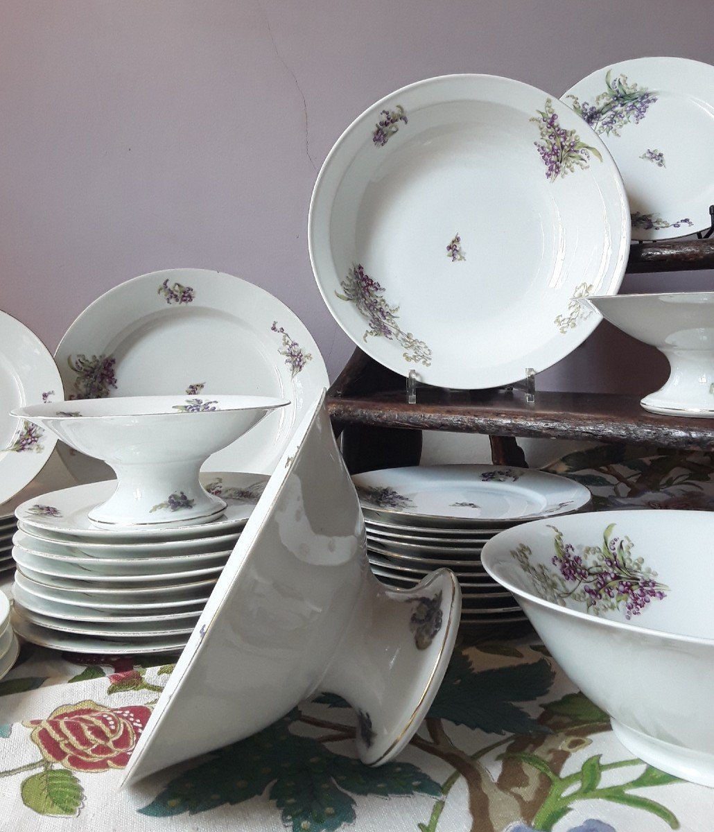 Service De Table En Porcelaine De Limoges.  (38pcs).-photo-4