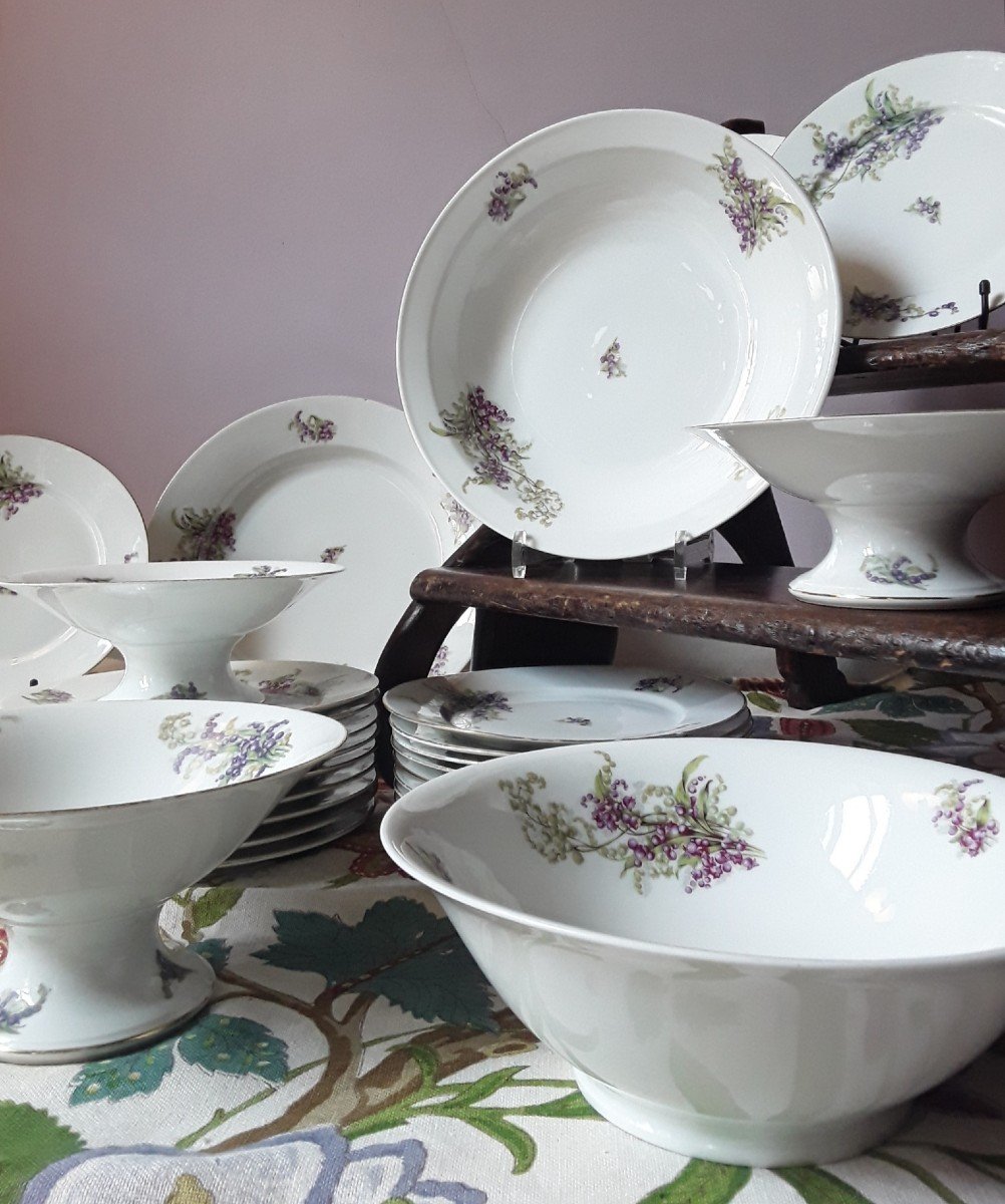 Service De Table En Porcelaine De Limoges.  (38pcs).