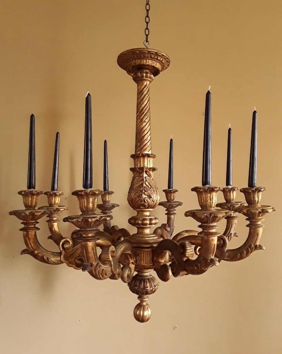 Grand Lustre En Bois Doré (diamètre 85 cm).