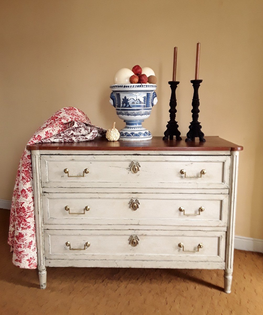 Commode En Bois Laqué d'époque Louis XVI. 