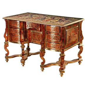 Bureau Mazarin en marqueterie Boulle d'écaille de tortue et laiton, époque Louis XIV