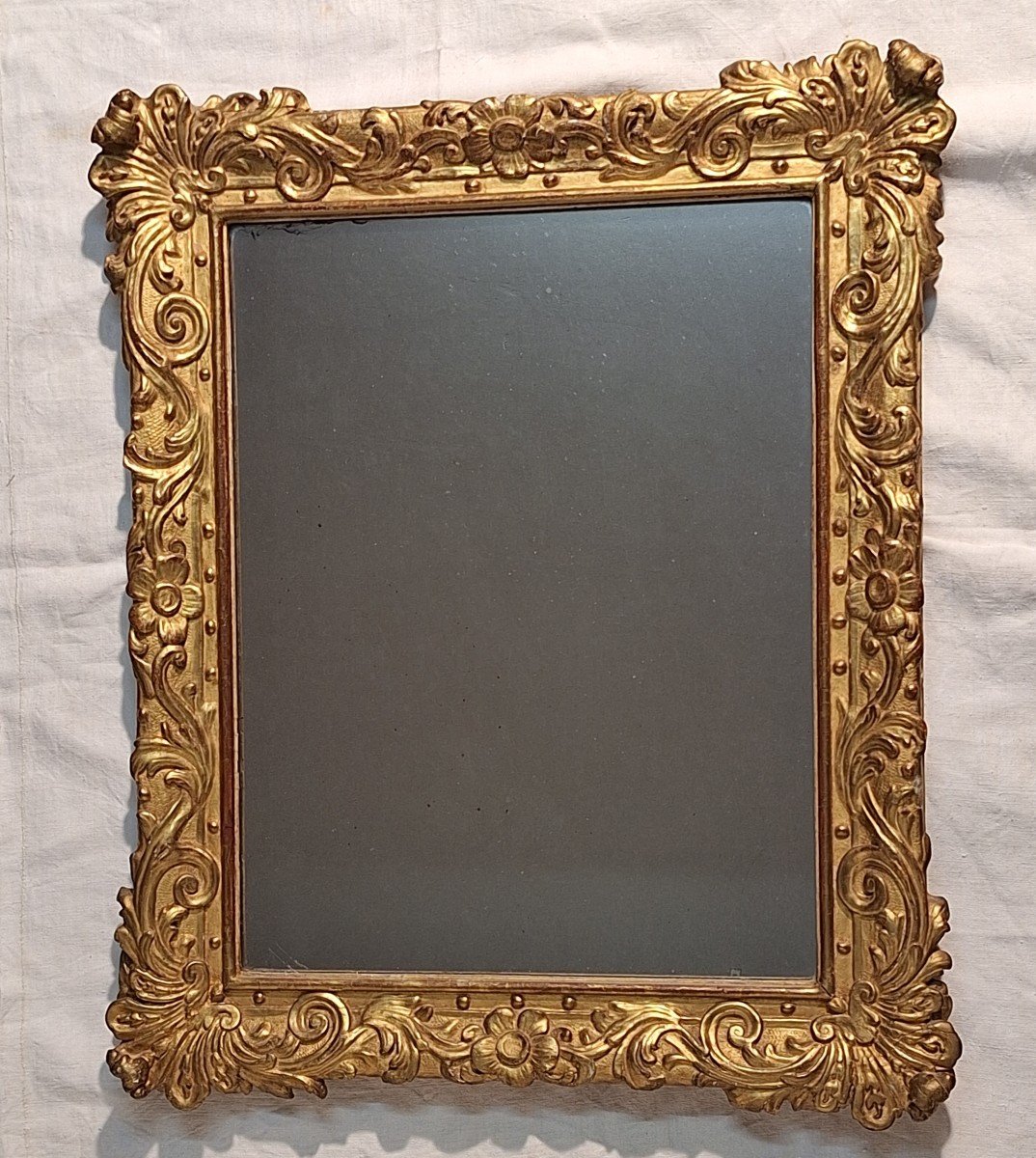 Miroir en bois sculpté et doré , style Régence , XVIIIème 