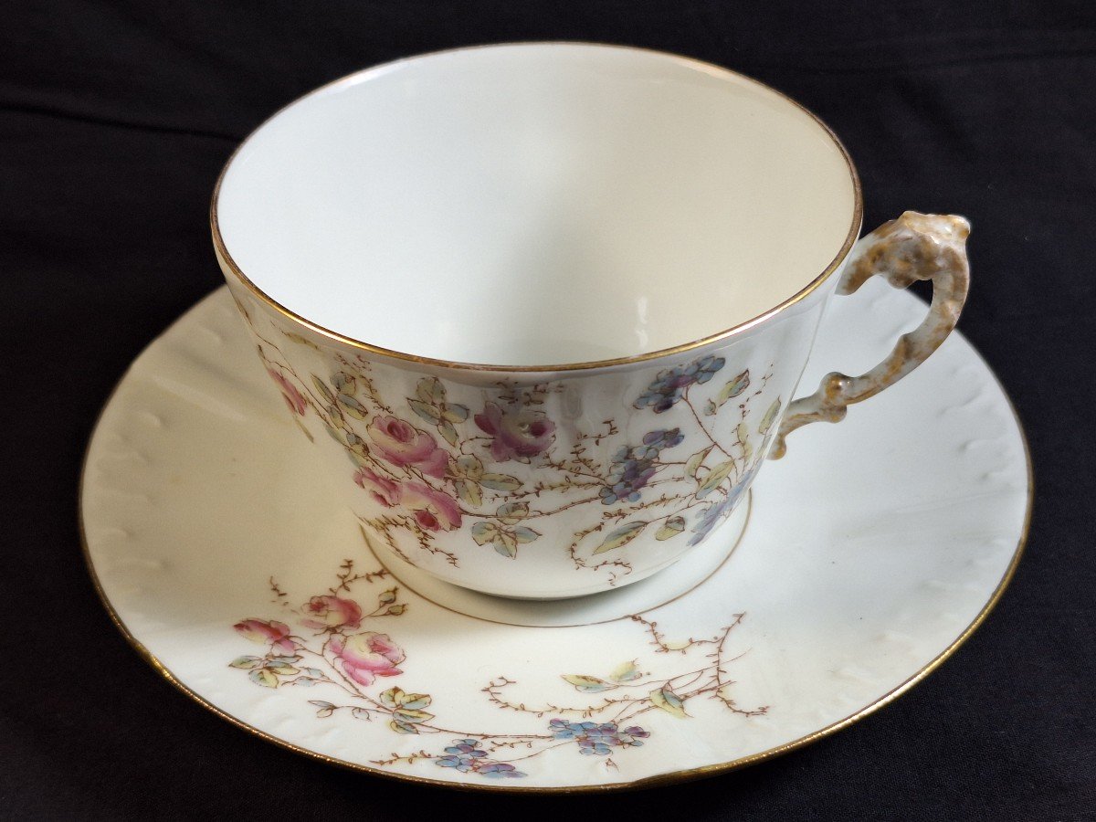 Tasse à thé ou chocolat  et sa  sous-tasse en porcelaine de Limoges , Maison Laviolette 1896