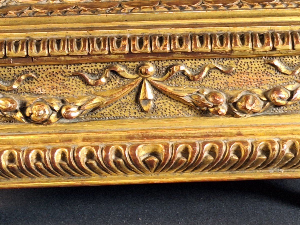 Tomb-shaped Box In Carved And Gilded Wood.-photo-1